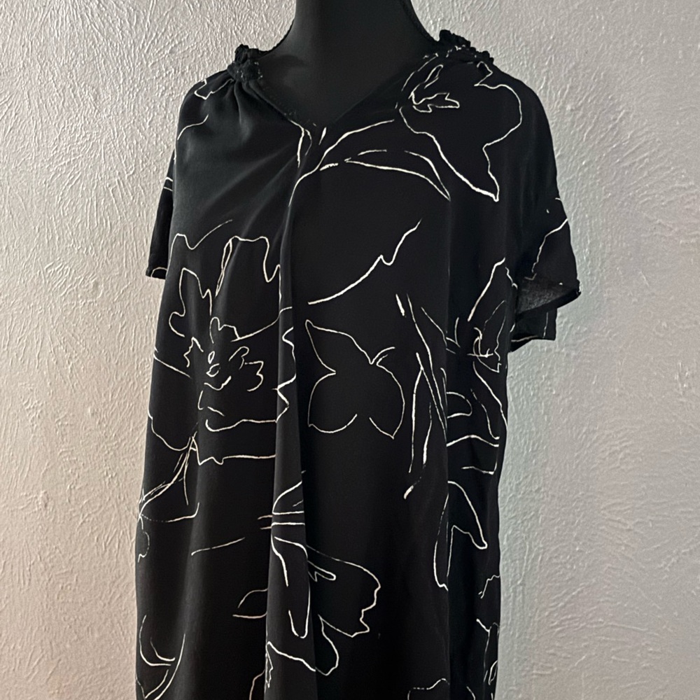 Plus size: Black Floral blouse size 0x